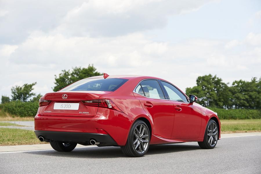  Lexus IS200t F-Sport 2015 года  (фото 4 из 52)
